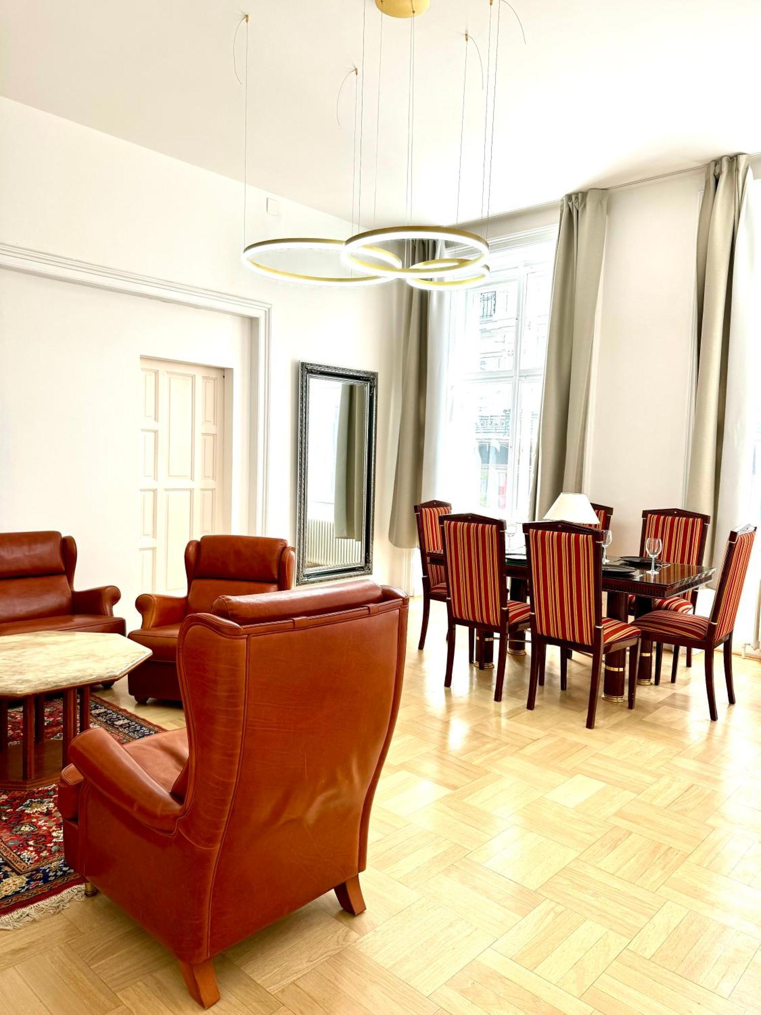 Opera 145 M2 Wien